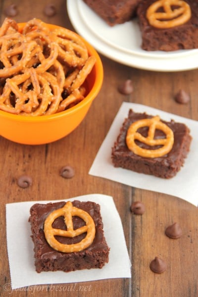 Pumpkin Pretzel Halloween Brownies
