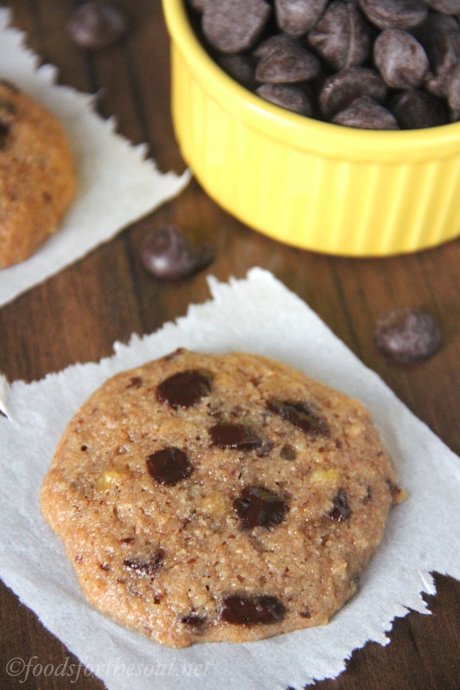 Chocolate Chunk Banana Cookies -- unbelievably soft & chewy! An easy skinny, clean-eating treat that doesn't taste healthy at all!