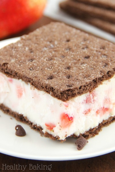 Skinny Strawberry Cheesecake Frozen Yogurt Sandwiches