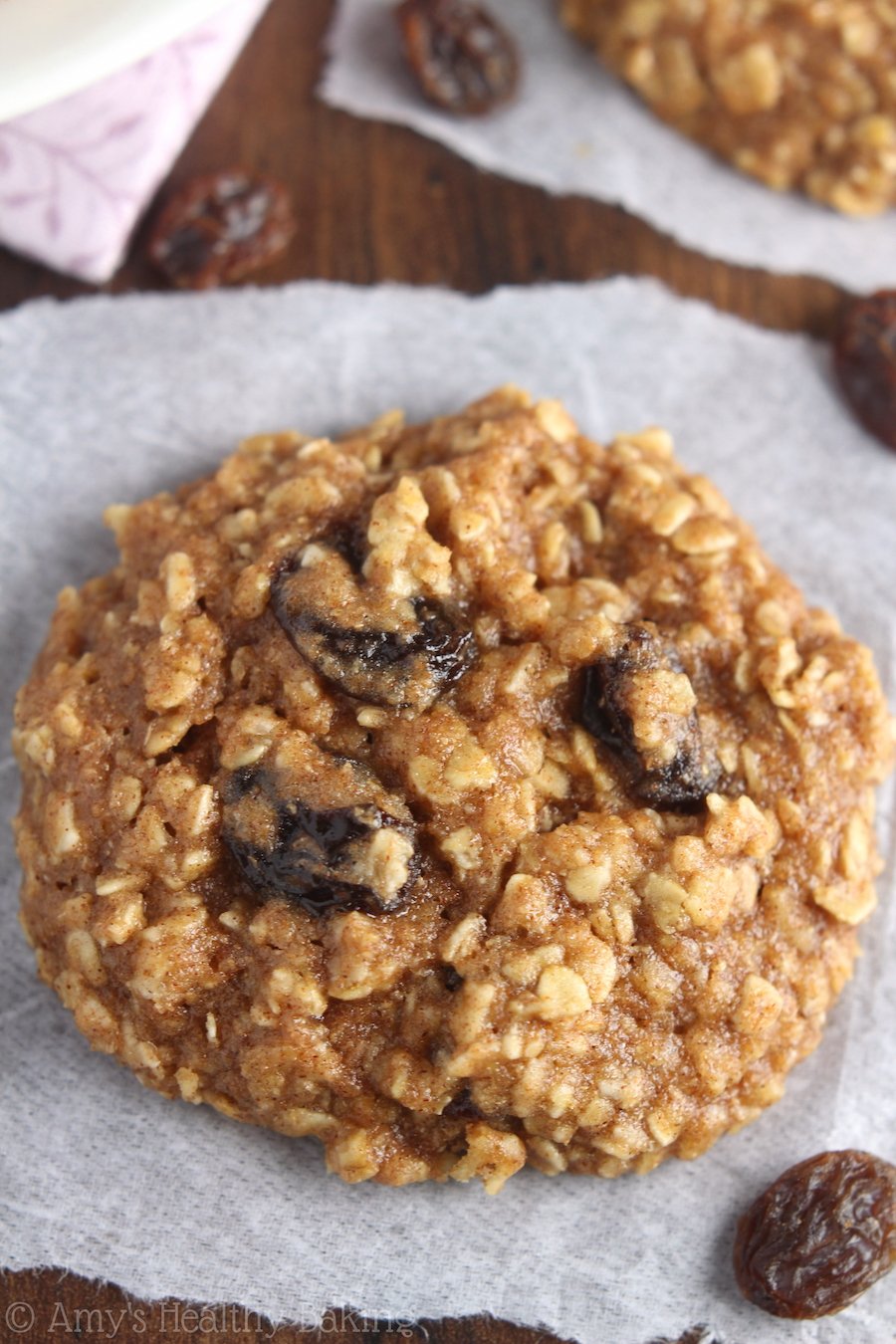 Clean-Eating Haferflocken-Rosinen-Kekse - diese dünnen Kekse schmecken überhaupt nicht gesund! Sie werden nie wieder ein anderes Haferflocken-Cookie-Rezept brauchen!'t taste healthy at all! You'll never need another oatmeal cookie recipe again!