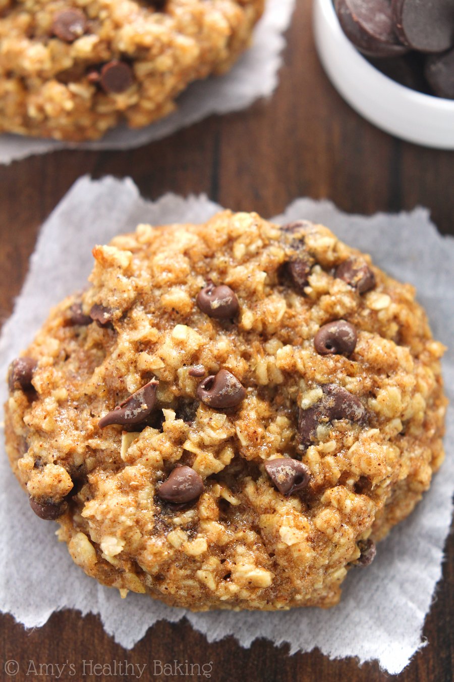 Clean-Eating Chocolate Chip Banana Bread Oatmeal Cookies -- these skinny cookies don't taste healthy at all! You'll never need another oatmeal cookie recipe again!