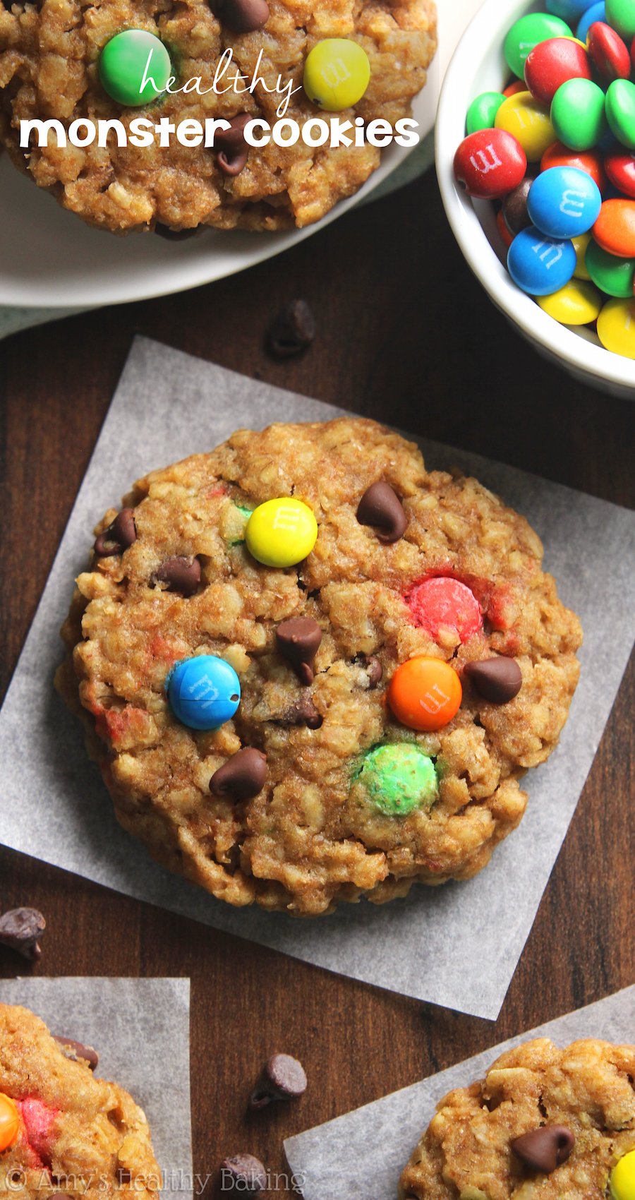 Saludables galletas clásicas de avena con mantequilla de cacahuete y mucho chocolate! ¡Estas galletas delgadas no tienen ningún sabor saludable! Nunca más necesitarás otra receta de galletas monstruosas! 