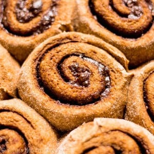 The BEST Healthy Pumpkin Cinnamon Rolls – SO fluffy & good! They don't taste healthy at all! ♡ clean eating whole wheat pumpkin cinnamon rolls recipe. low calorie vegan pumpkin cinnamon rolls. best homemade pumpkin cinnamon rolls from scratch.