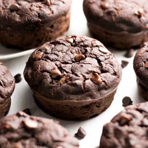 I'm obsessed with these healthy chocolate zucchini muffins! Easy to make, super moist & low calorie. They basically taste like you're eating fudgy brownies for breakfast! The BEST!! (clean eating & no sugar added!) ♡ chocolate zucchini muffins recipe. healthy chocolate muffins with veggies. chocolate zucchini muffins easy. healthy chocolate zucchini breakfast muffins. chocolate zucchini muffins greek yogurt. healthy double chocolate zucchini muffins recipe.