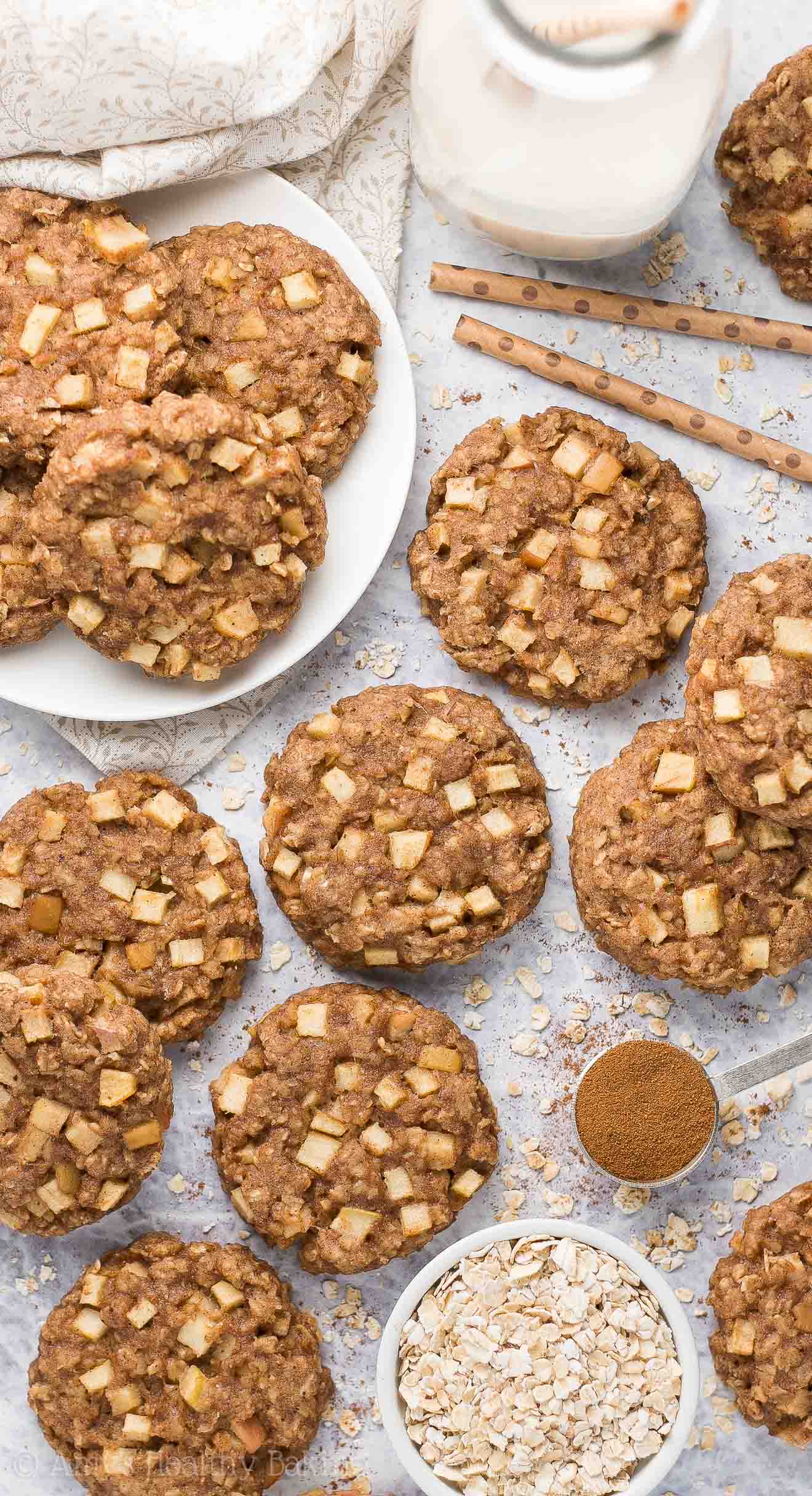 {HEALTHY!} Apple Pie Oatmeal Breakfast Cookies -- only 71 calories! Soft, chewy & so easy to make! They're perfect for kids & quick grab-and-go breakfasts! (And they freeze well too!) #healthy #recipe #breakfast #oatmealcookies