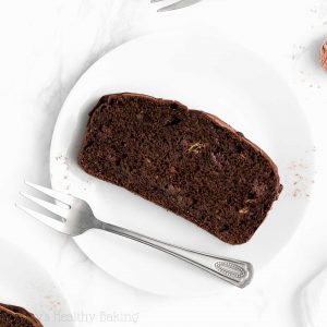 The BEST Healthy Chocolate Banana Bread – only 115 calories! It almost tastes like chocolate cake for breakfast! ♡ easy greek yogurt chocolate banana bread. moist clean eating chocolate banana bread. best chocolate banana bread recipe.