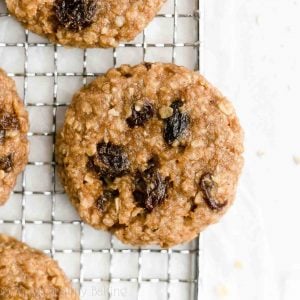 The ULTIMATE Healthy Flourless Oatmeal Raisin Cookies – soft, chewy & SO easy to make! They’re the BEST oatmeal cookies you’ll ever have! They don’t taste healthy at all! (And nobody ever realizes they’re eggless & dairy-free!) ♡ best healthy oatmeal raisin cookies. easy gluten free vegan oatmeal raisin cookies recipe. flourless clean eating oatmeal raisin cookies no sugar.
