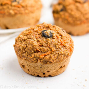 These healthy carrot raisin bran muffins are SO good! They taste like CARROT CAKE for breakfast! This bran muffin recipe is easy to make & super moist. They taste AMAZING – but these bran muffins are still low calorie, low fat & clean eating! ♡ bran muffins healthy no sugar. greek yogurt carrot bran muffins. bran muffins healthy clean eating.