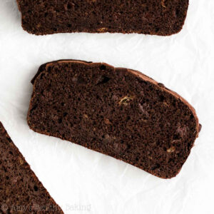 This is the BEST chocolate banana bread recipe! It practically tastes like chocolate cake – for breakfast! Super moist, really chocolaty, EASY to make… It’s SO good! This healthy chocolate banana bread is also clean eating, low calorie & made with no sugar or refined flour. (It has amazing gluten free options too!) I’m obsessed! ♡ Healthy chocolate banana bread no sugar. Moist chocolate banana bread recipe easy. Healthy banana bread with greek yogurt & chocolate chips.